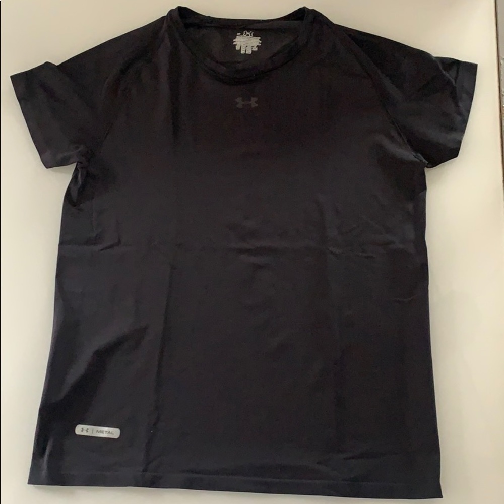 Under armor black short sleeved workout top